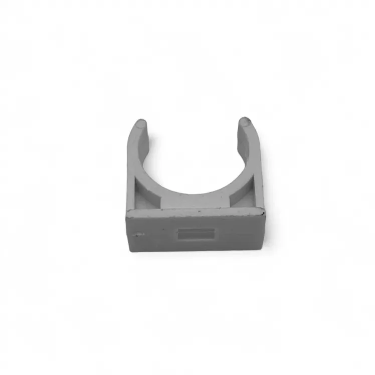 Lug nut socket retainer clip